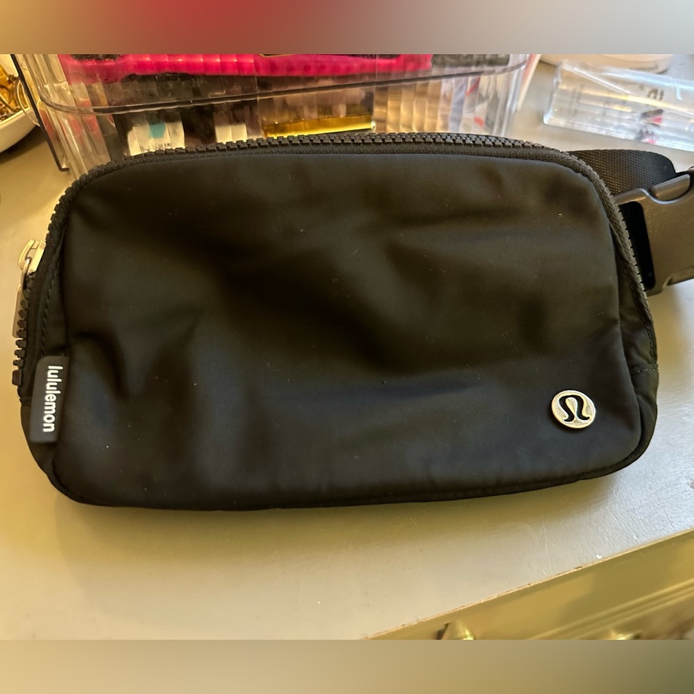 Black lululemon Belt Bag